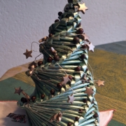 „Paper Basket“ - Weihnachtsbaum aus Zeitungspapier